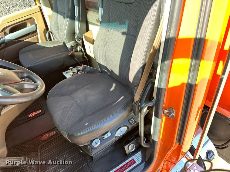 image for item DQ7418 2021 Kenworth  T880 dump truck