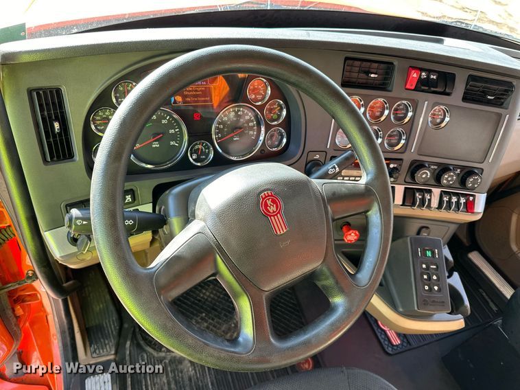 image for item DQ7418 2021 Kenworth  T880 dump truck