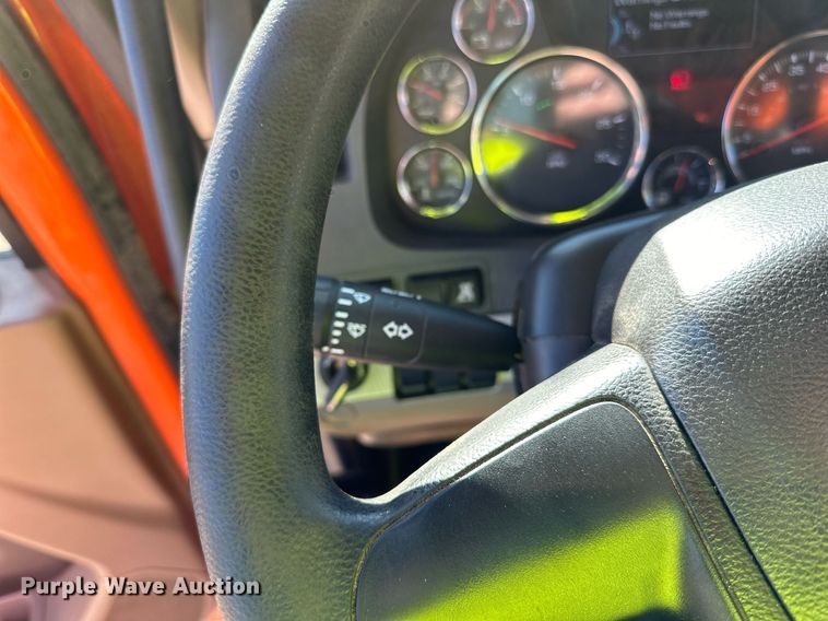 image for item DQ7418 2021 Kenworth  T880 dump truck