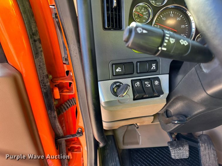 image for item DQ7418 2021 Kenworth  T880 dump truck