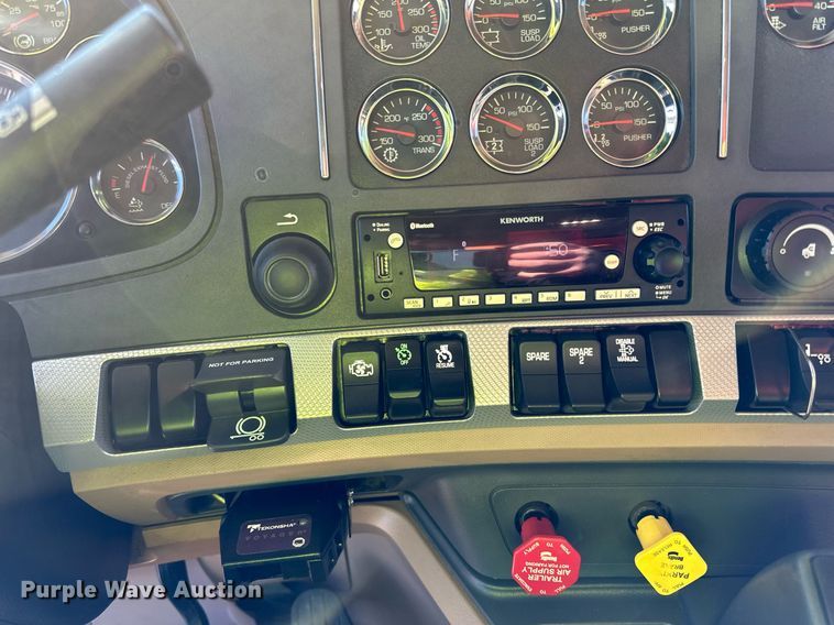 image for item DQ7418 2021 Kenworth  T880 dump truck