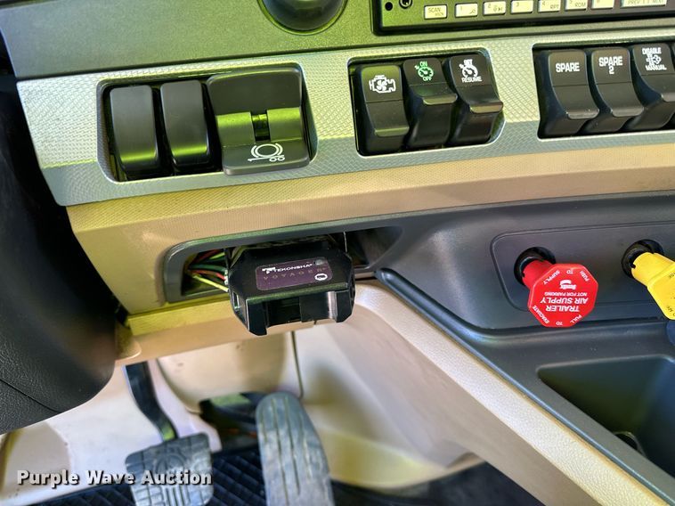 image for item DQ7418 2021 Kenworth  T880 dump truck