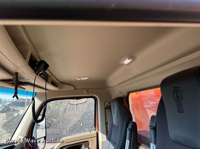 image for item DQ7418 2021 Kenworth  T880 dump truck