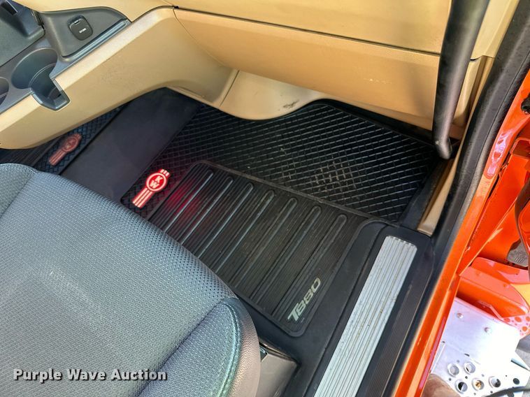 image for item DQ7418 2021 Kenworth  T880 dump truck