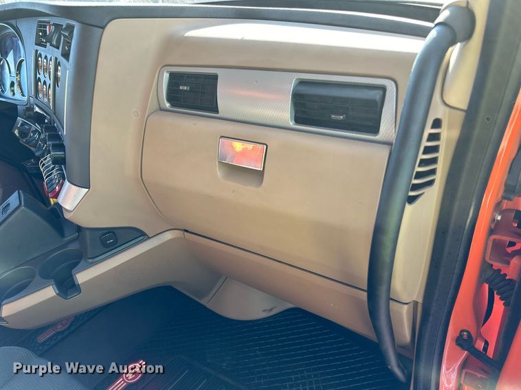 image for item DQ7418 2021 Kenworth  T880 dump truck