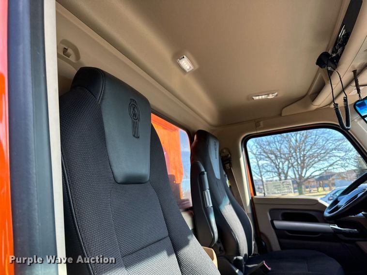 image for item DQ7418 2021 Kenworth  T880 dump truck