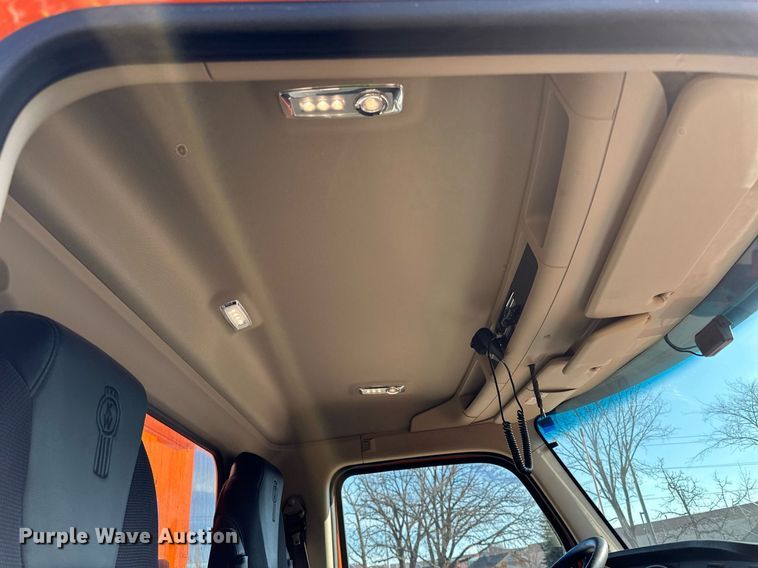 image for item DQ7418 2021 Kenworth  T880 dump truck