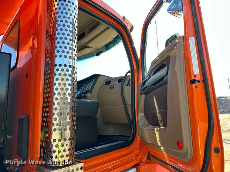 image for item DQ7418 2021 Kenworth  T880 dump truck