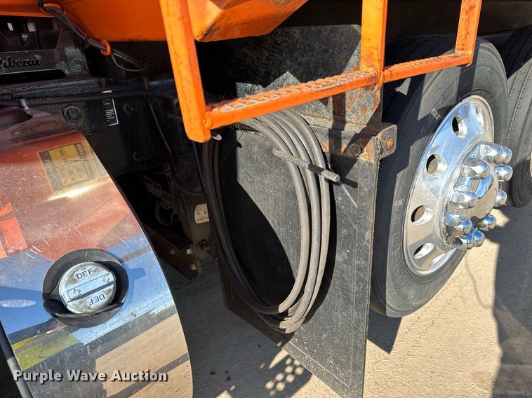 image for item DQ7418 2021 Kenworth  T880 dump truck