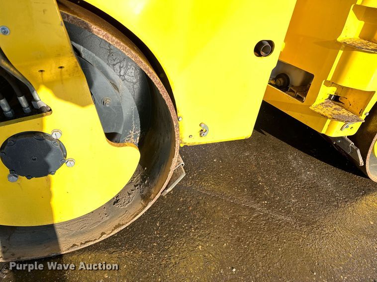 image for item DQ7423 2019 Bomag BW138AD double drum vibratory roller