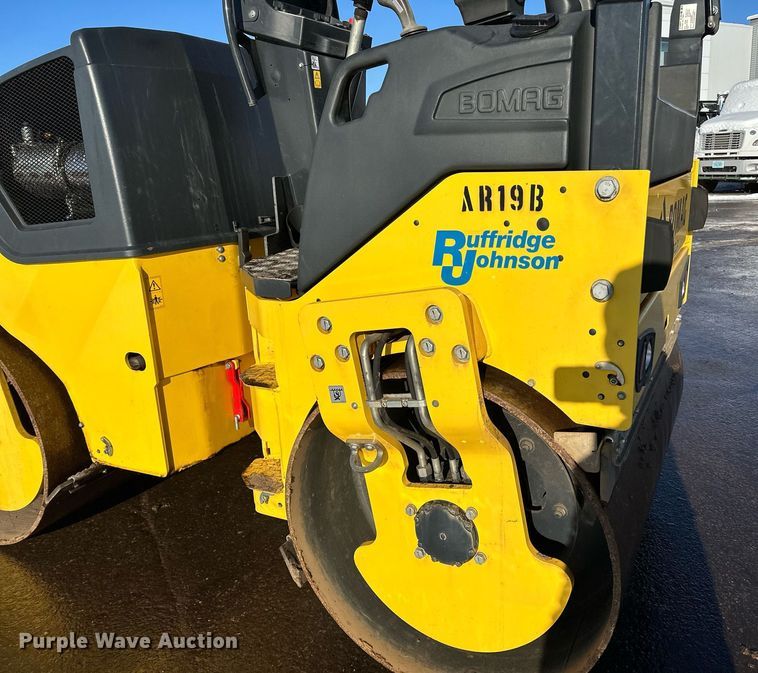 image for item DQ7423 2019 Bomag BW138AD double drum vibratory roller