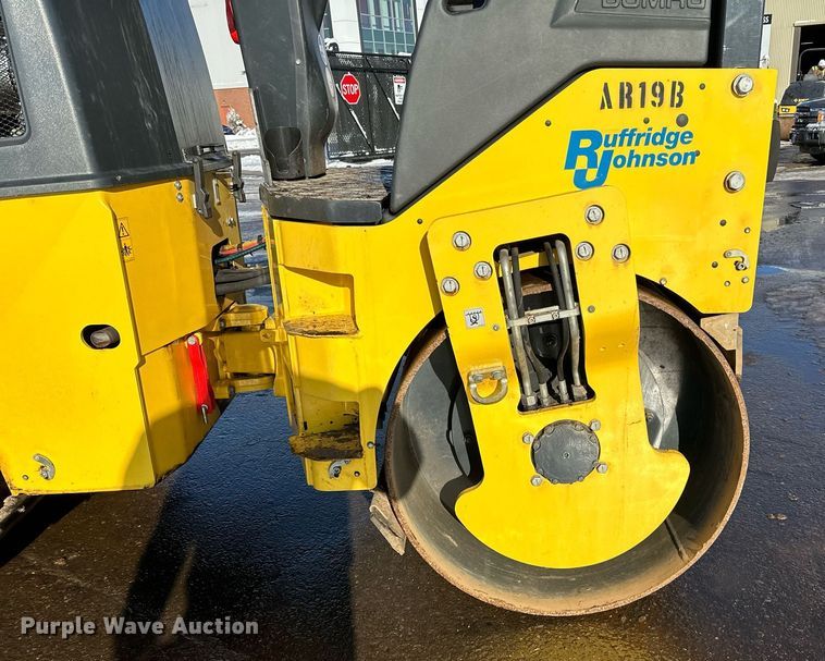 image for item DQ7423 2019 Bomag BW138AD double drum vibratory roller