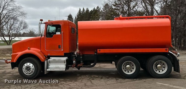 image for item DQ7428 2006 Kenworth  T800 water truck