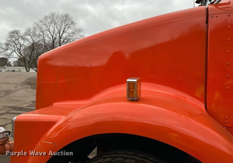 image for item DQ7428 2006 Kenworth  T800 water truck