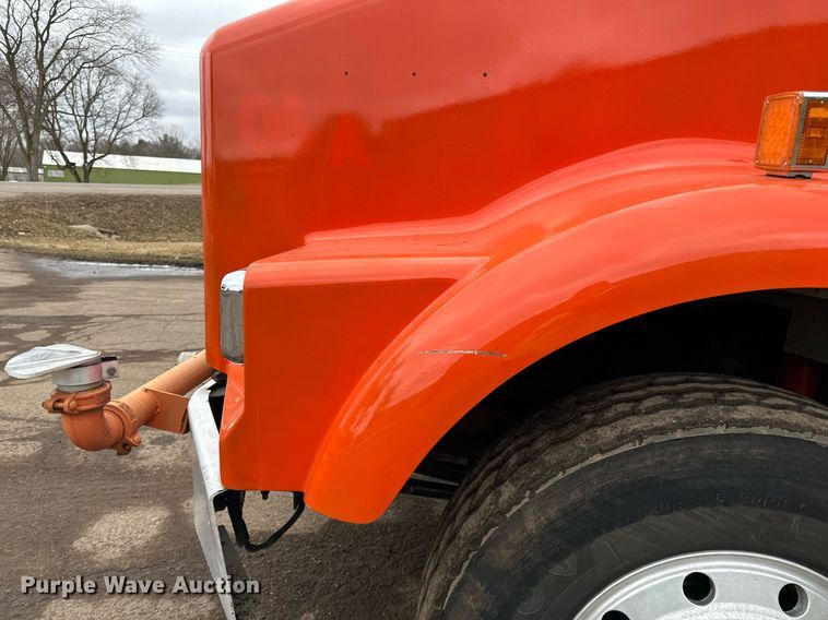 image for item DQ7428 2006 Kenworth  T800 water truck