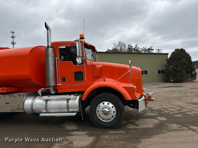 image for item DQ7428 2006 Kenworth  T800 water truck