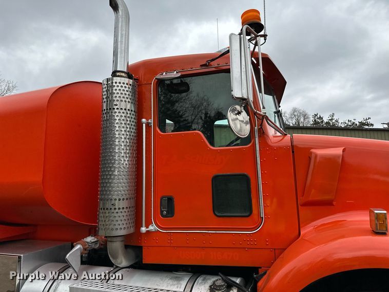 image for item DQ7428 2006 Kenworth  T800 water truck