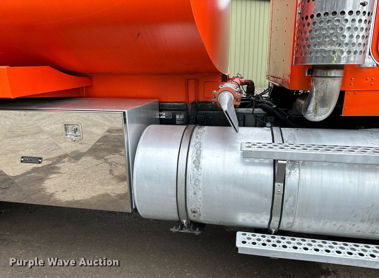 image for item DQ7428 2006 Kenworth  T800 water truck