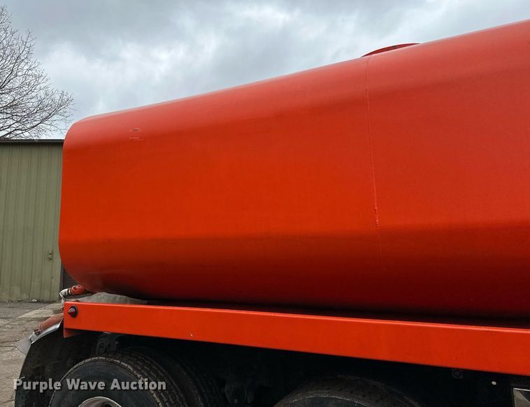 image for item DQ7428 2006 Kenworth  T800 water truck