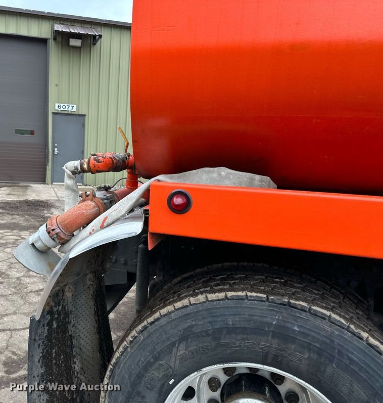 image for item DQ7428 2006 Kenworth  T800 water truck