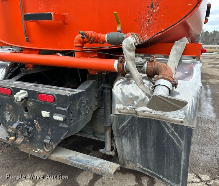 image for item DQ7428 2006 Kenworth  T800 water truck