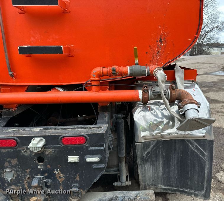 image for item DQ7428 2006 Kenworth  T800 water truck