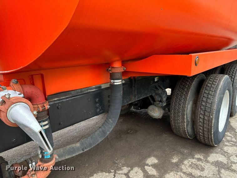 image for item DQ7428 2006 Kenworth  T800 water truck