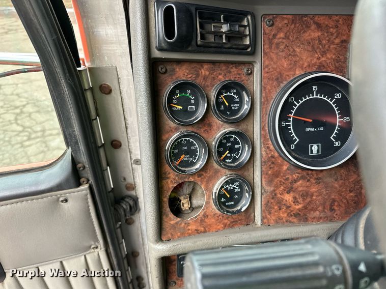 image for item DQ7428 2006 Kenworth  T800 water truck