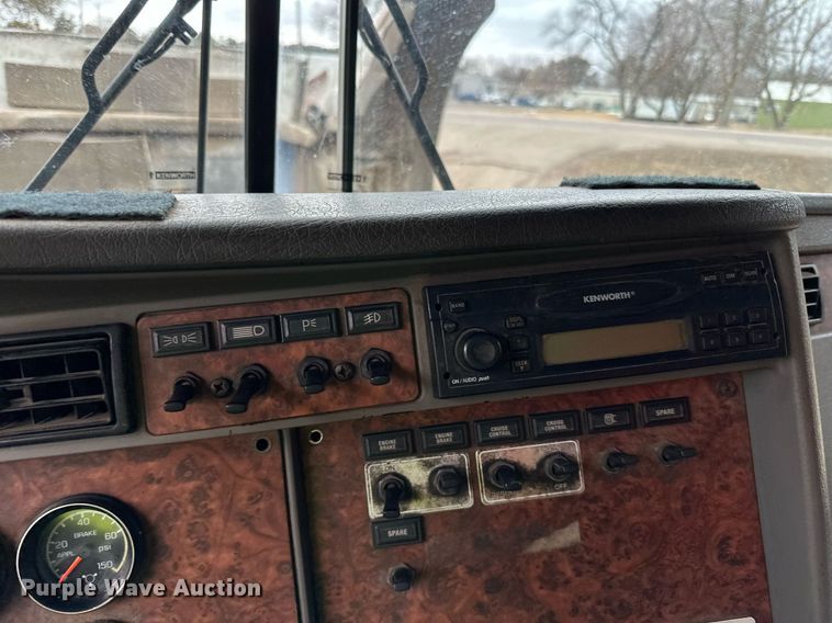 image for item DQ7428 2006 Kenworth  T800 water truck