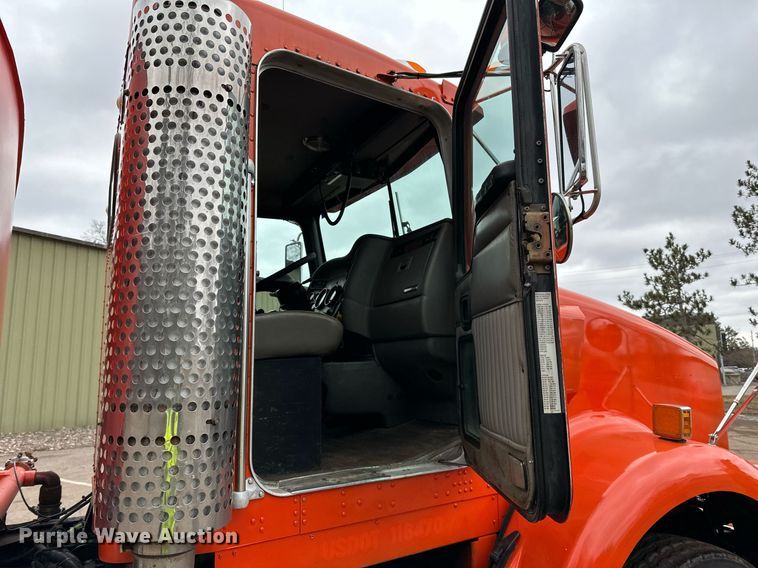 image for item DQ7428 2006 Kenworth  T800 water truck