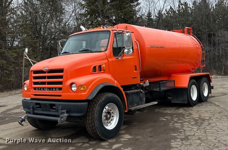 image for item DQ7429 2002 Sterling  LT7500 water truck