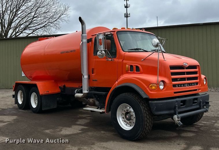 image for item DQ7429 2002 Sterling  LT7500 water truck