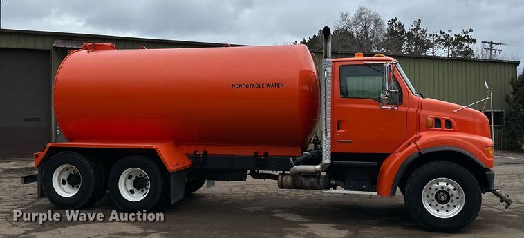 image for item DQ7429 2002 Sterling  LT7500 water truck