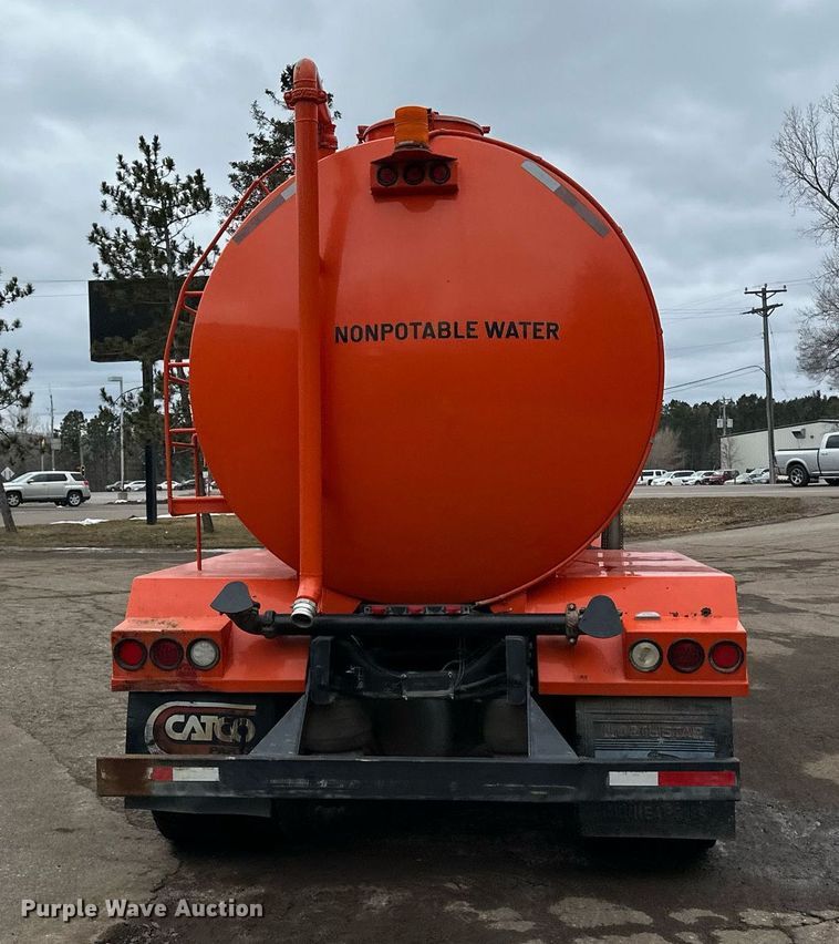 image for item DQ7429 2002 Sterling  LT7500 water truck