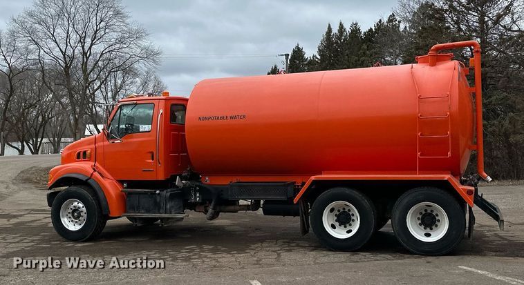 image for item DQ7429 2002 Sterling  LT7500 water truck