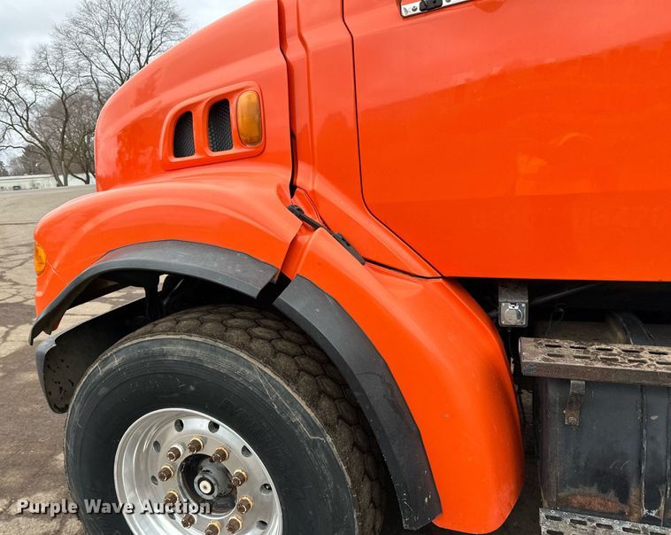 image for item DQ7429 2002 Sterling  LT7500 water truck