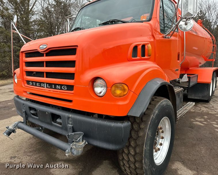 image for item DQ7429 2002 Sterling  LT7500 water truck