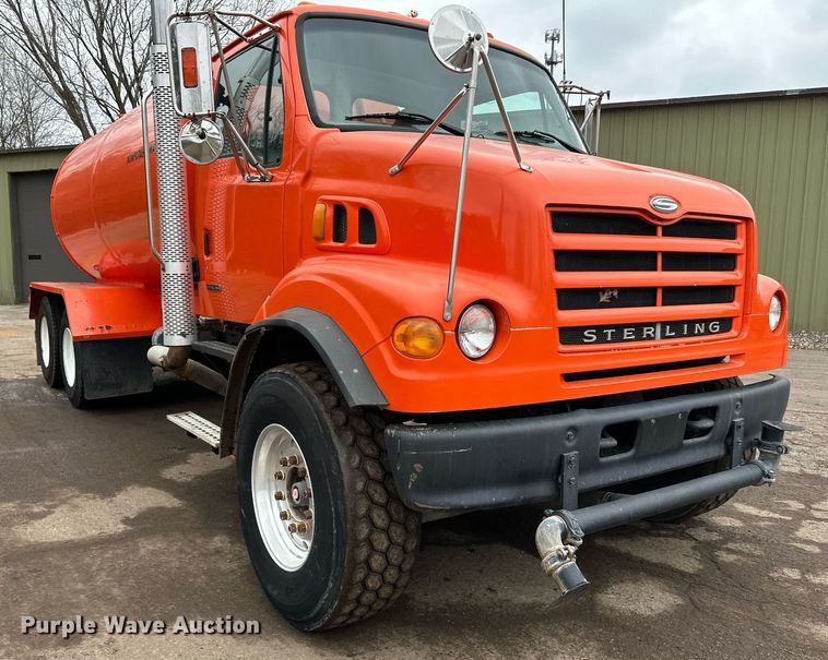 image for item DQ7429 2002 Sterling  LT7500 water truck