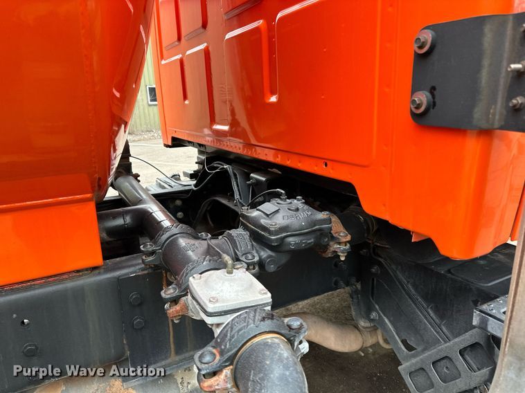 image for item DQ7429 2002 Sterling  LT7500 water truck