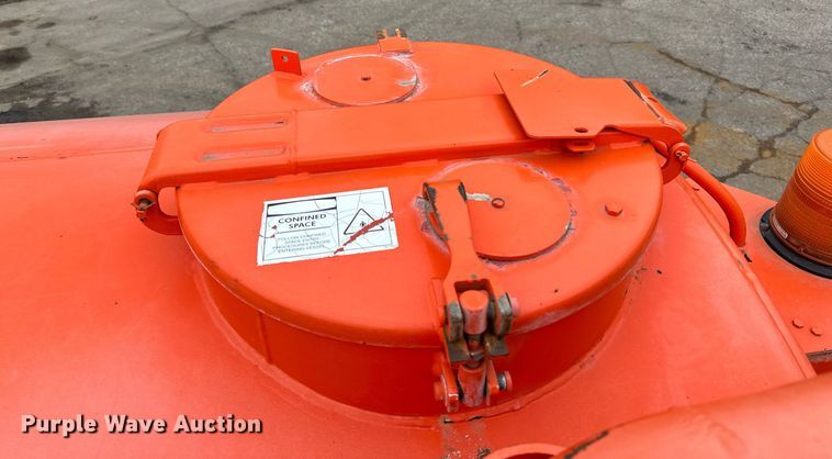 image for item DQ7429 2002 Sterling  LT7500 water truck