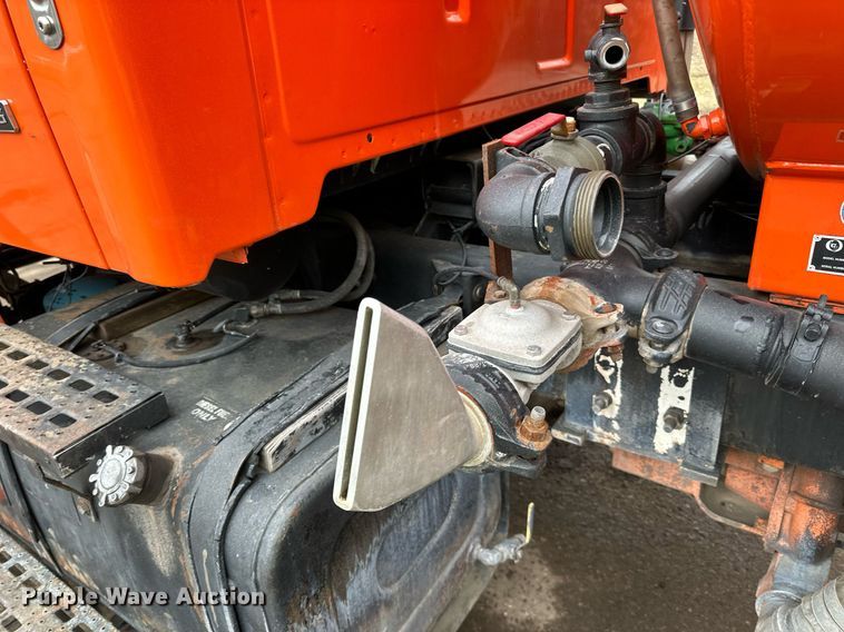 image for item DQ7429 2002 Sterling  LT7500 water truck