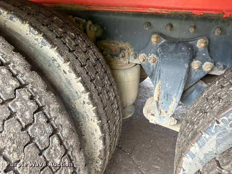 image for item DQ7429 2002 Sterling  LT7500 water truck