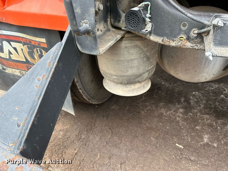 image for item DQ7429 2002 Sterling  LT7500 water truck