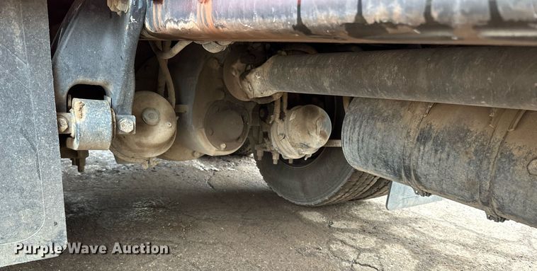 image for item DQ7429 2002 Sterling  LT7500 water truck