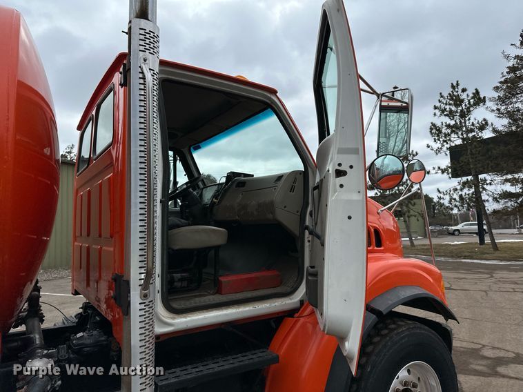 image for item DQ7429 2002 Sterling  LT7500 water truck