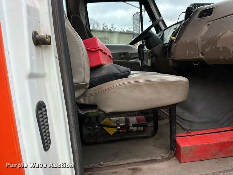 image for item DQ7429 2002 Sterling  LT7500 water truck