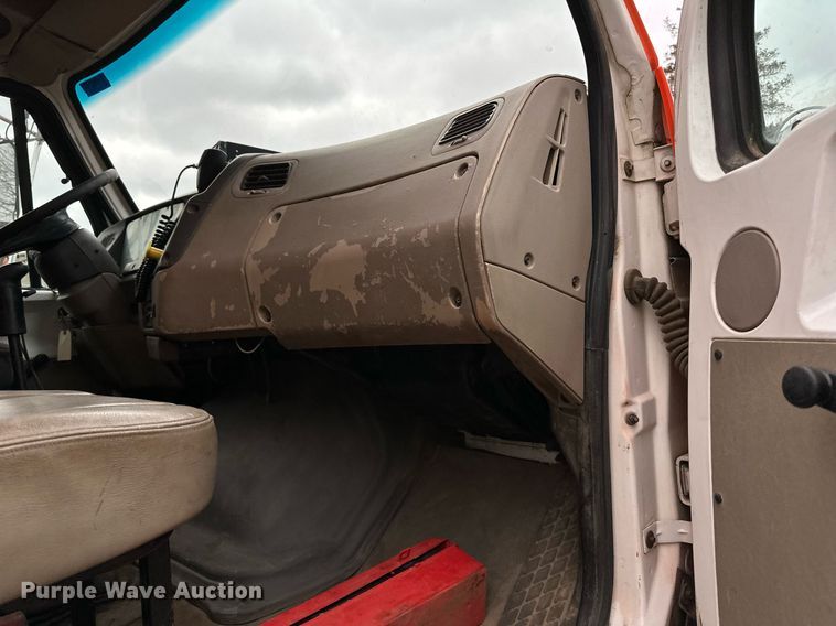 image for item DQ7429 2002 Sterling  LT7500 water truck