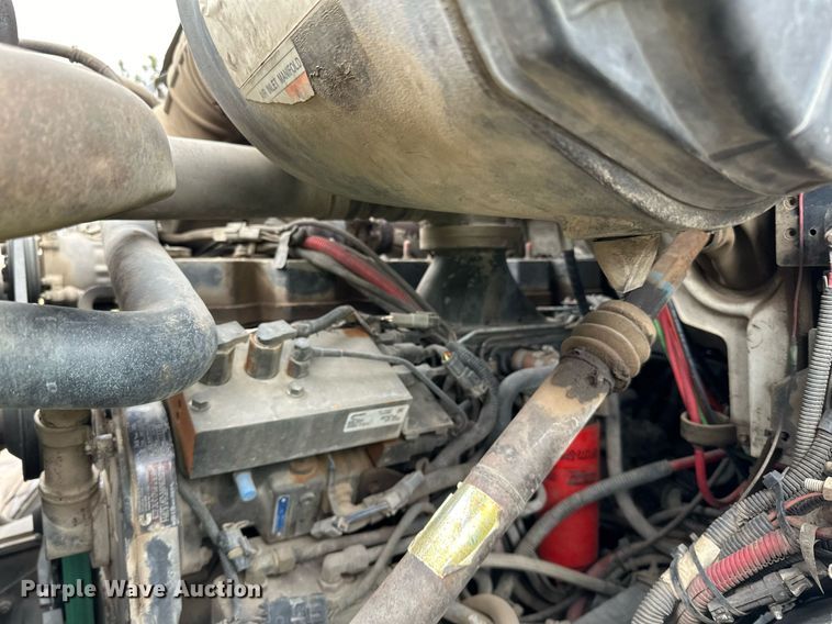 image for item DQ7429 2002 Sterling  LT7500 water truck