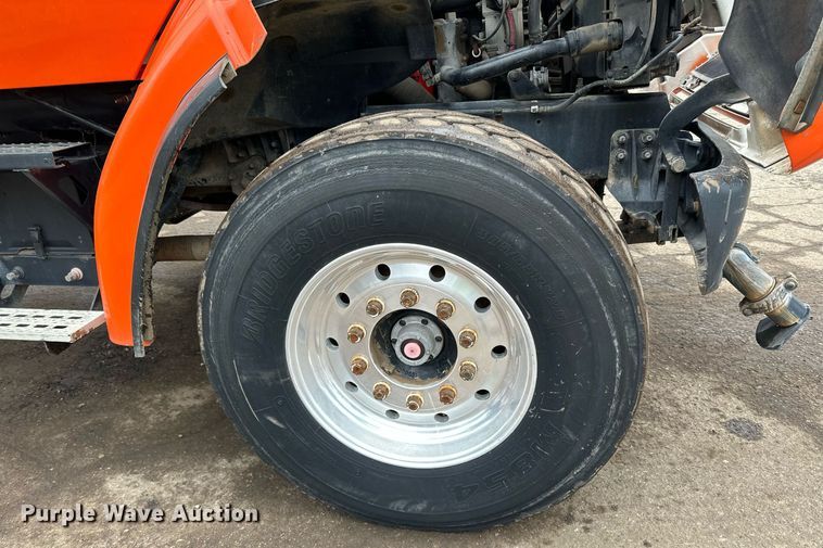 image for item DQ7429 2002 Sterling  LT7500 water truck