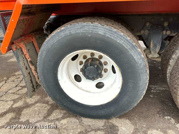 image for item DQ7429 2002 Sterling  LT7500 water truck